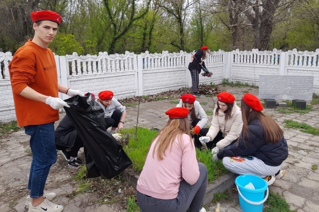 «Верни герою имя»: донские юнармейцы приводят в порядок воинские захоронения