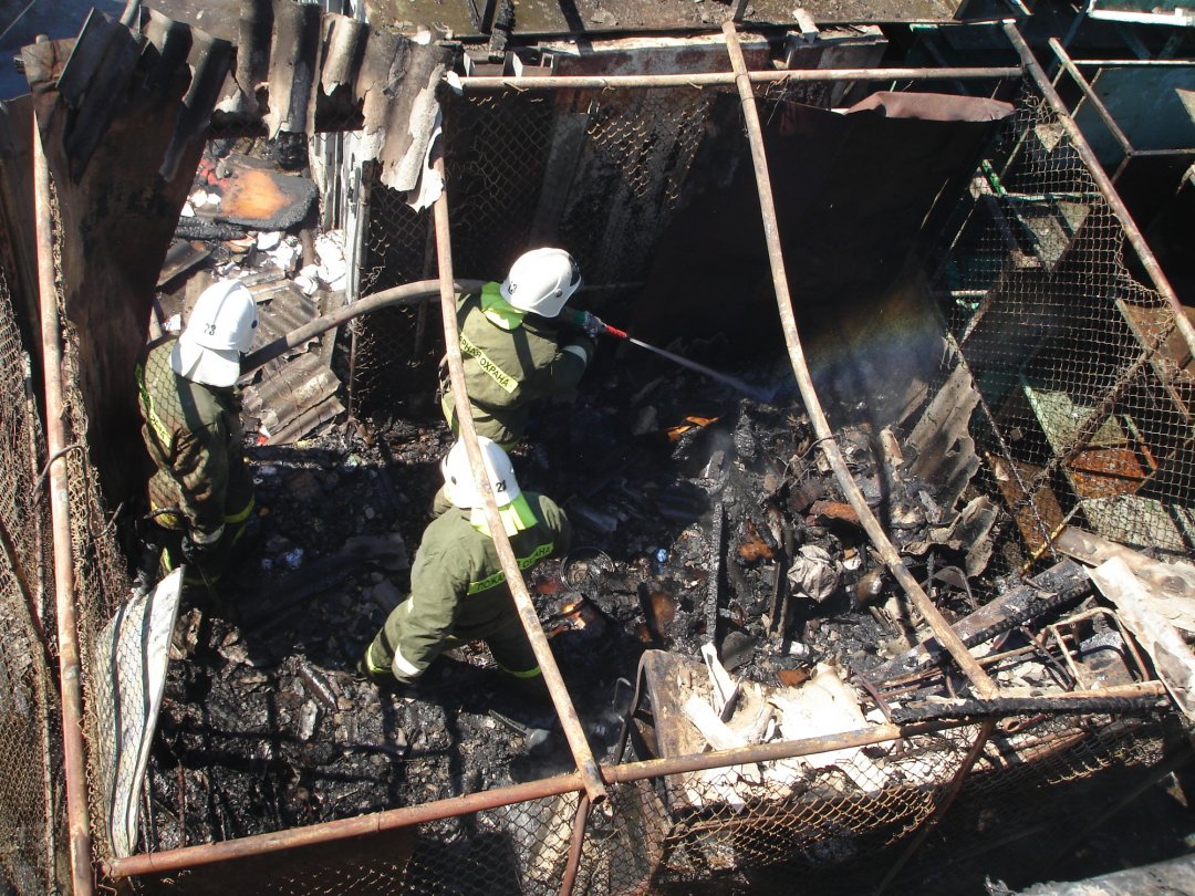Пожар на территории частного домовладения в Белокалитвинском районе